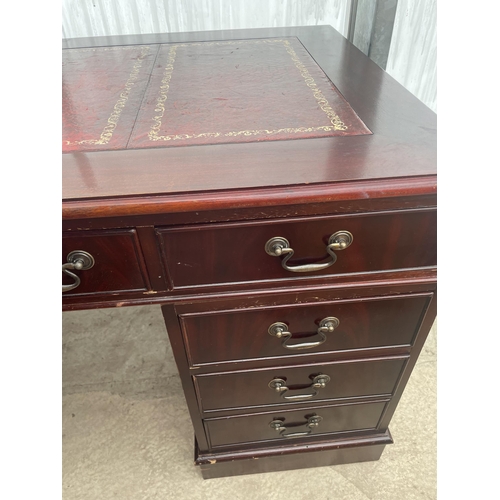 2507 - A MAHOGANY TWIN PEDESTAL DESK ENCLOSING EIGHT DRAWERS WITH INSET LEATHER TOP, 54X30