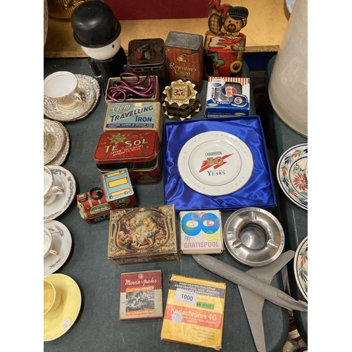 1000 - A MIXED LOT TO INCLUDE VINTAGE TINS, A TRAVEL IRON, A BOXED BRITISH AEROSPACE GOLDEN ANNIVERSARY PLA... 