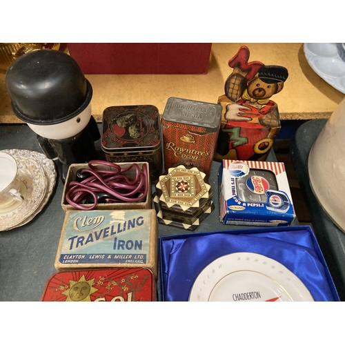 1000 - A MIXED LOT TO INCLUDE VINTAGE TINS, A TRAVEL IRON, A BOXED BRITISH AEROSPACE GOLDEN ANNIVERSARY PLA... 