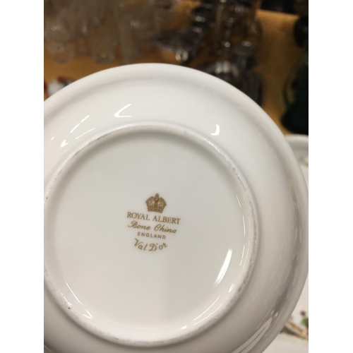 1007 - A QUANTITY OF ROYAL ALBERT 'VAL D'OR' DINNERWARE TO INCLUDE PLATES, LIDDED SERVING DISHES, A COFFEE ... 