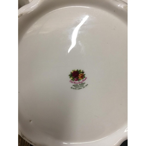 1007 - A QUANTITY OF ROYAL ALBERT 'VAL D'OR' DINNERWARE TO INCLUDE PLATES, LIDDED SERVING DISHES, A COFFEE ... 