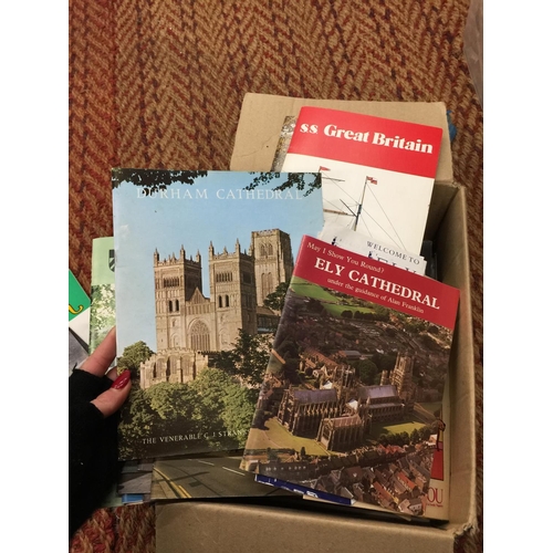 1012 - A QUANTITY OF BOOKLETS AND PAMPHLETS TO INCLUDE THE NOTTINGHAM GOOSE FAIR, YORK MINISTER, ELY CATHED... 