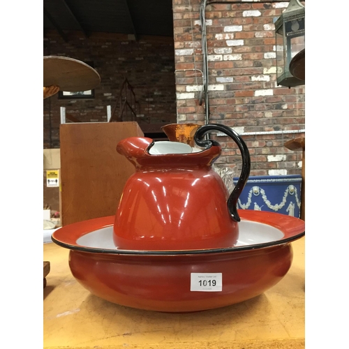 1019 - A LARGE CRIMSON WASHBOWL AND JUG