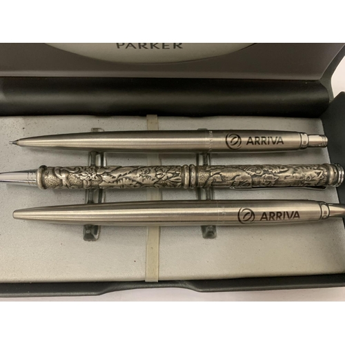 102 - A BOXED SET OF PARKER PENS