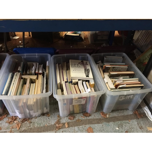 1062 - A LARGE QUANTITY OF BOOKS TO INCLUDE ART, HISTORIC, ANTIQUE GUIDES, WAR, TOURIST, ETC - 3 BOXES