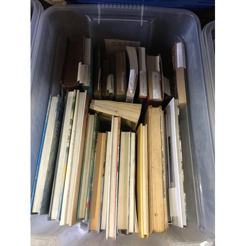 1062 - A LARGE QUANTITY OF BOOKS TO INCLUDE ART, HISTORIC, ANTIQUE GUIDES, WAR, TOURIST, ETC - 3 BOXES