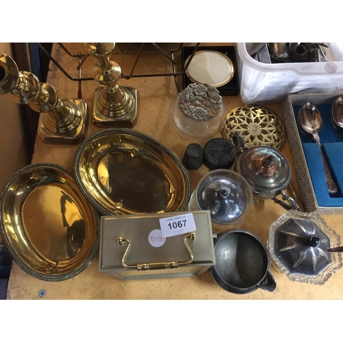 1067 - A LARGE MIXED LOT TO INCLUDE FLATWARE, A COPPER DISH, CARRIAGE CLOCK, BRASS CANDLESTICKS AND BOWLS, ... 