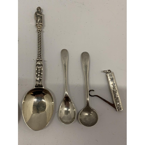 11 - A MIXED LOT OF SMALL HALLMARKED SILVER CONDIMENT SPOONS ETC, TOTAL WEIGHT 40G