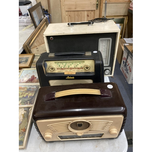 1106 - A COLLECTION OF VINTAGE RADIOS TO INCLUDE A WOODEN CASED CLARK AND SMITH, ROBERTS AND A BAKOLITE ULT... 