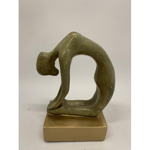 117 - AN ABSTRACT MODEL OF A POING NUDE HEIGHT 21CM