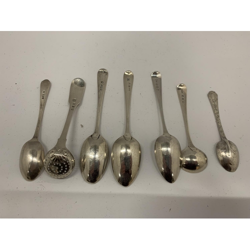 13 - A MIXED LOT OF HALLMARKED SILVER TEASPOONS TO INCLUDE SOME GEORGIAN EXAMPLES, TOTAL WEIGHT 109G