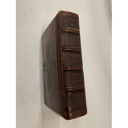 171 - A LEATHER BOUND 1844 BOOK OF COMMON PRAYER WITH PSALMS AND FORMS OF ORDINATION SERVICES, VERY GOOD C... 