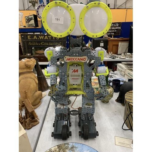 191 - A LARGE MECCANO ROBOT WORKING AT TIME OF CATALOGUING, HEIGHT APPROX 61CM