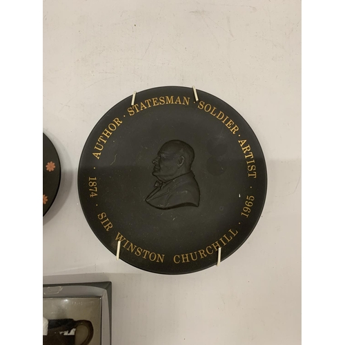 237 - THREE PIECES OF WEDGWOOD BLACK JASPERWARE TO INCLUDE A WINSTON CHURCHILL PLATE, PIN TRAY AND A SMALL... 