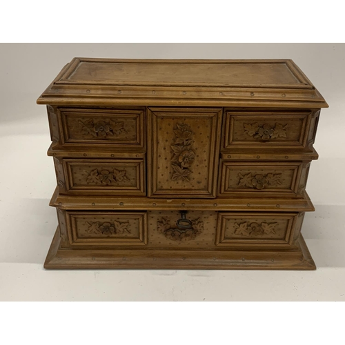 25 - A CARVED SATINWOOD TABLE TOP SEWING CABINET WITH LIFT UP LID AND INNER DRAWERS, HEIGHT 17CM