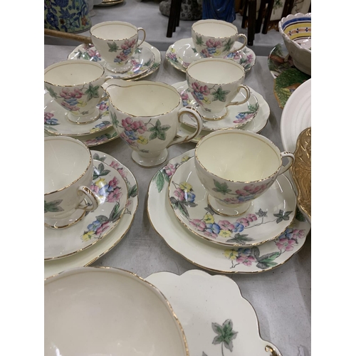 267 - A VINTAGE OLD FOLEY TEASET DECORATED WITH A FLORAL PATTERN TO INCLUDE CUPS, SAUCERS, SIDE PLATES, A ... 