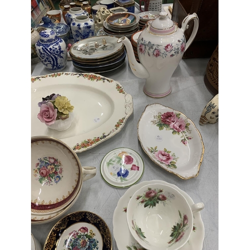 282 - A QUANTITY OF CERAMIC AND CHINA ITEMS TO INCLUDE PLATES, SOUP COUPES, A COFFEE POT, CUP AND SAUCER, ... 