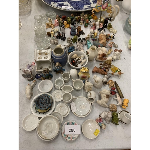 286 - A LARGE QUANTITY OF MINIATURE ITEMS TO INCLUDE PLATES, ANIMAL FIGURES, GLASSWARE, ETC