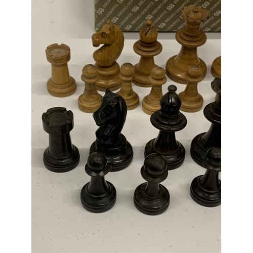 32 - A VINTAGE STAUNTON STYLE SATINWOOD & EBONY CHESS SET, KING HEIGHT 57MM