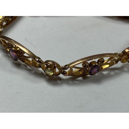 515 - A 9CT YELLOW GOLD CITRINE & AMETHYST DECORATIVE BRACELET, WEIGHT 9.5G