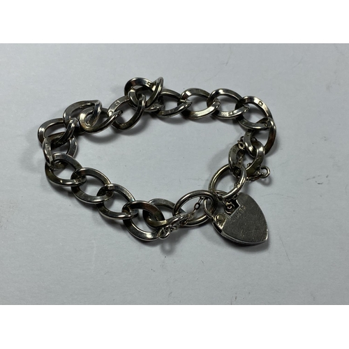 523 - A HALLMARKED SILVER HEART PADLOCK BRACELET