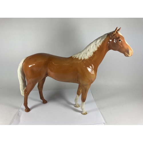 733 - A LARGE BESWICK PALAMINO HORSE