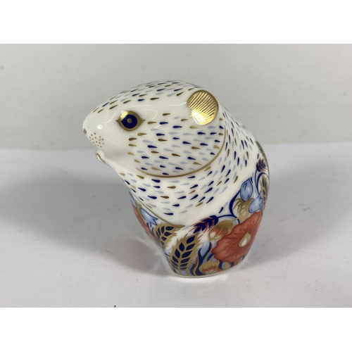 735 - A ROYAL CROWN DERBY POPPY MOUSE WITH GOLD STOPPER