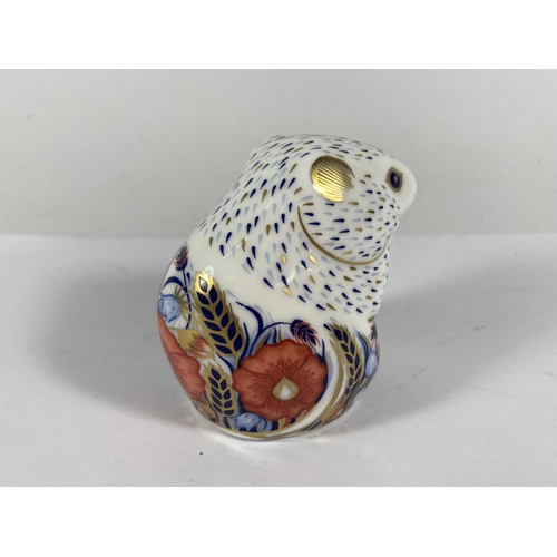 735 - A ROYAL CROWN DERBY POPPY MOUSE WITH GOLD STOPPER