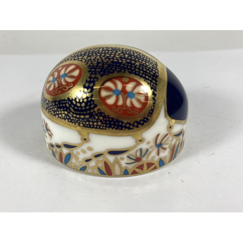 739 - A ROYAL CROWN DERBY BLUE LADYBIRD WITH GOLD STOPPER