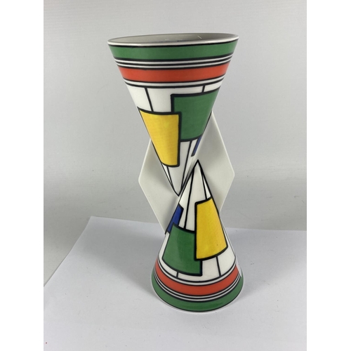 741 - A WEDGWOOD CLARICE CLIFF YO-YO VASE