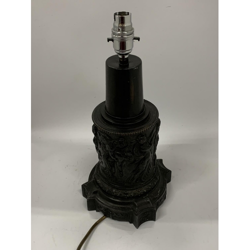 78 - A VINTAGE SPELTER TABLE LAMP BASE WITH CLASSICAL FIGURE DESIGN, HEIGHT 37CM