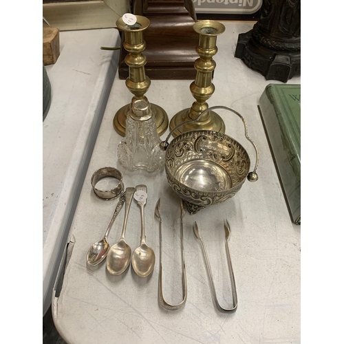 80 - A MIXED LOT TO INCLUDE HALLMARKED SILVER TEASPOONS, BRASS CANDLESTICKS ETC