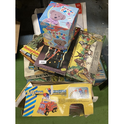 824 - A QUANTITY OF BOXED TOYS TO INCLUDE A FIRE ENGINE, TEDDY BEAR BANK, GAMES ETC