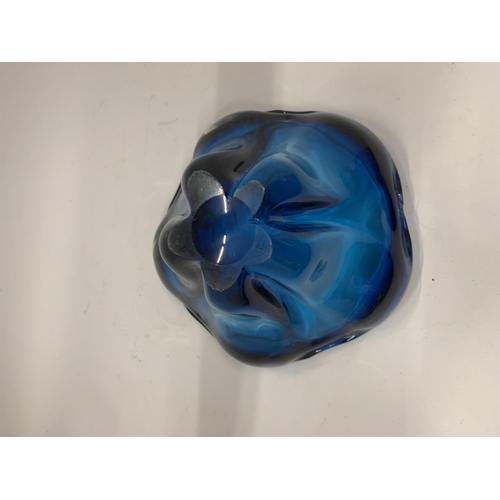 85 - A WHITEFRIARS BLUE ART GLASS 'MOLAR' SHAPE BOWL