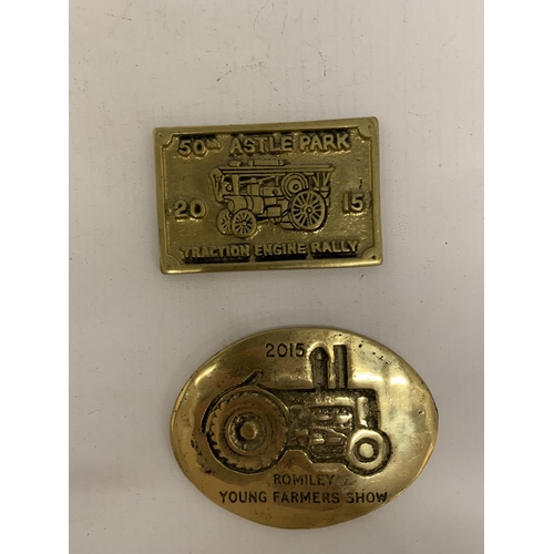 903 - TWO SMALL BRASS PLAQUES - 50TH ASTLE PARK TRACTION ENGINE RALLY AND 2015 ROMILY YOUNG FARMERS SHOW