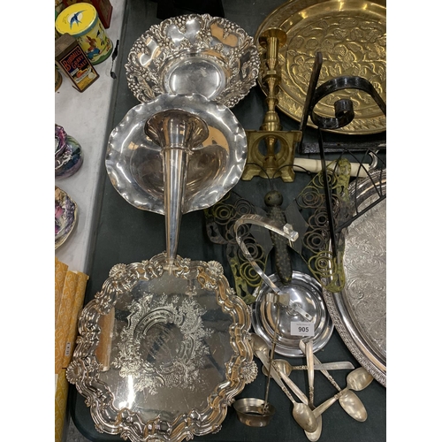 905 - A QUANTITY OF SILVER PLATE AND BRASS ITEMS TO INCLUDE TRAYS, AN EPERGNE, CANDLESTICK A/F, BRACKETS, ... 