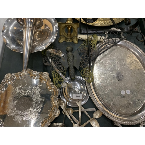 905 - A QUANTITY OF SILVER PLATE AND BRASS ITEMS TO INCLUDE TRAYS, AN EPERGNE, CANDLESTICK A/F, BRACKETS, ... 