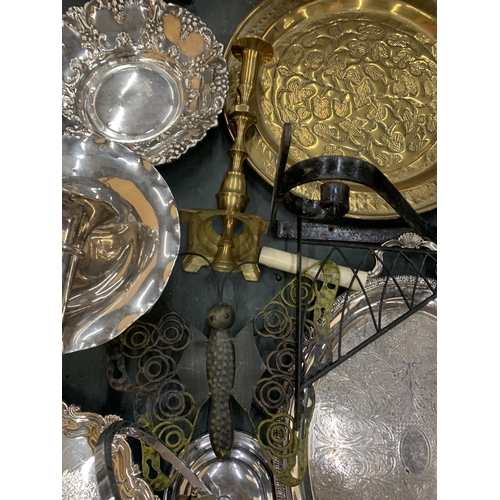 905 - A QUANTITY OF SILVER PLATE AND BRASS ITEMS TO INCLUDE TRAYS, AN EPERGNE, CANDLESTICK A/F, BRACKETS, ... 