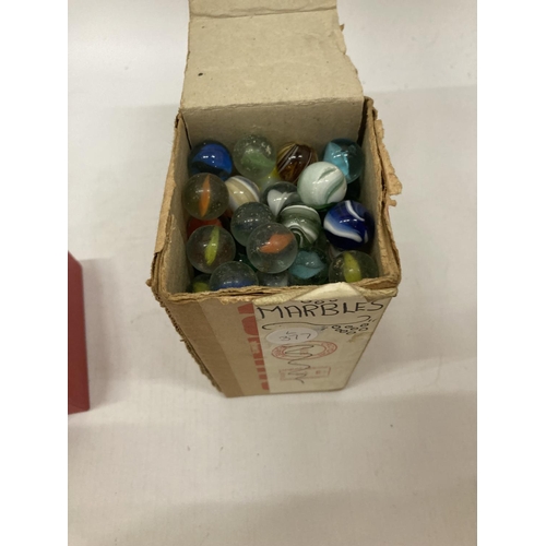 931 - A QUANTITY OF VINTAGE GLASS MARBLES