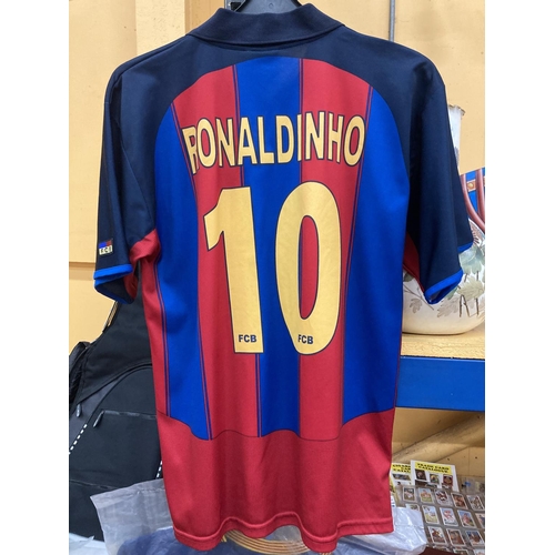 951 - A BARCELONA NUMBER 10 RONALDINHO SHIRT