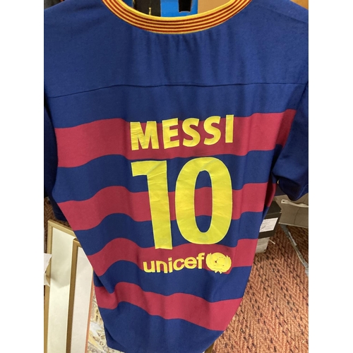 952 - A BARCELONA NUMBER 10 MESSI SHIRT