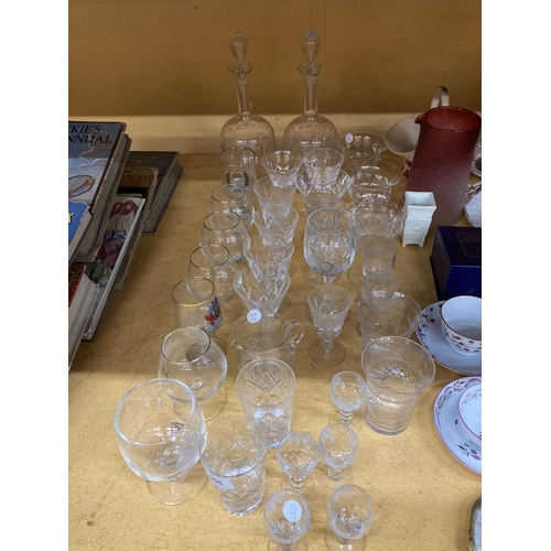 955 - A LARGE QUANTITY OF GLASSWARE TO INCLUDE CUT GLASS - ETCHED DECANTERS, DESSERT BOWLS, LICQUER GLASSE... 