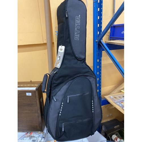 984 - A RITTER GUITAR CASE