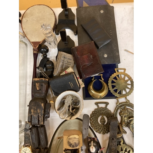 988 - A VERY LARGE MIXED LOT TO INCLUDE HORSE BRASSES, A MAUCHLINE WARE CRADLE, CARD GAMES, POSTCARDS, DOM... 