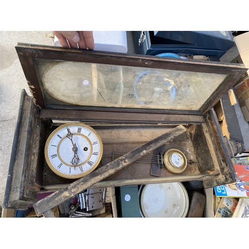 1809 - AN ASSORTMENT OF ITEMS TO INCLUDE A CLOCK, DOOR FURNITURE AND A VINTAGE WOOD PLANE ETC