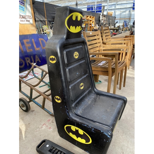 1831 - A LARGE PLASTIC SEAT WITH BATMAN DESIGN