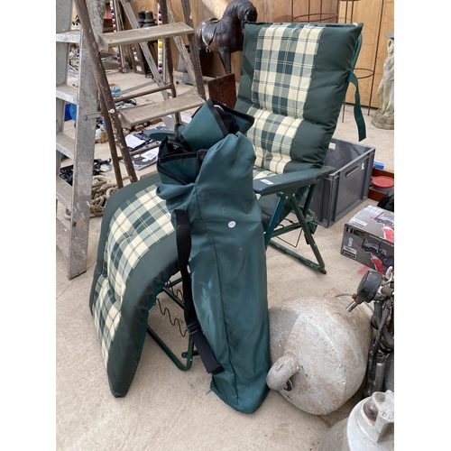 1842 - A FOLDING CAMPING CHAIR AND A FOLDING LOUNGER WITH CUSHION