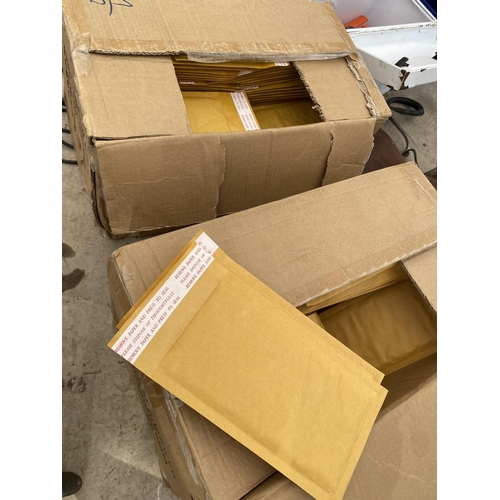 1850 - A LARGE QUANTITY OF PADDED ENVELOPES