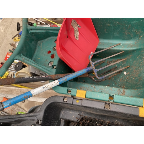 1863 - AN ASSORTMENT OF ITEMS TO INCLUDE TWO PLASTIC WHEEL BARROWS AND TWO GARDEN FORKS ETC