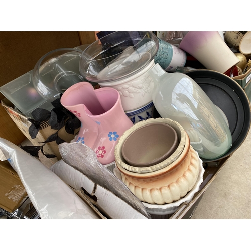 1940 - AN ASSORTMENT OF ITEMS TO INCLUDE CERAMIC PLANTERS AND FLATWARE ETC